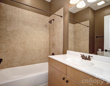 100 N Laurel Avenue - Photo Thumbnail 8