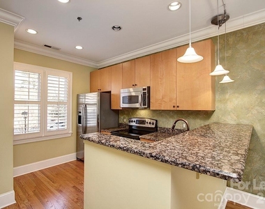 100 N Laurel Avenue - Photo Thumbnail 9