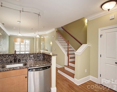 100 N Laurel Avenue - Photo Thumbnail 11