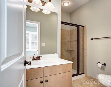 100 N Laurel Avenue - Photo Thumbnail 6