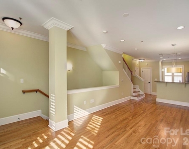 100 N Laurel Avenue - Photo Thumbnail 13