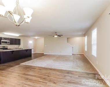 1639 Hooper Court - Photo Thumbnail 3