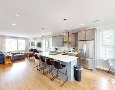 2115 Isom Street - Photo Thumbnail 11