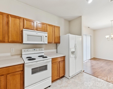 8605 Redding Glen Avenue - Photo Thumbnail 10