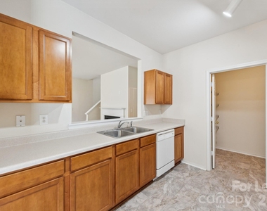 8605 Redding Glen Avenue - Photo Thumbnail 7