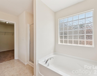 8605 Redding Glen Avenue - Photo Thumbnail 20