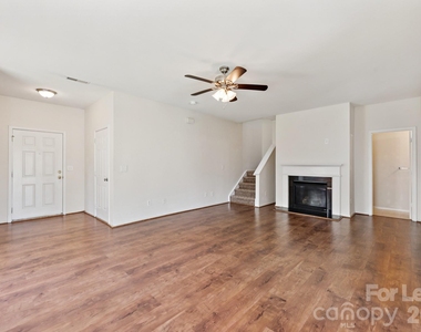 8605 Redding Glen Avenue - Photo Thumbnail 5