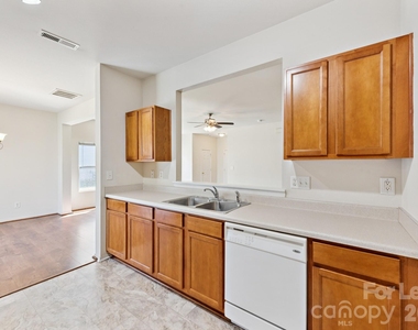 8605 Redding Glen Avenue - Photo Thumbnail 8