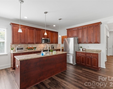 20264 Harroway Drive - Photo Thumbnail 10