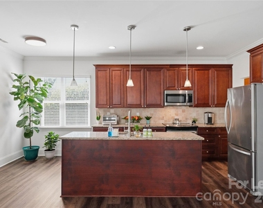 20264 Harroway Drive - Photo Thumbnail 14