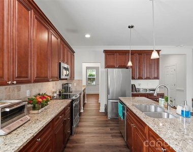20264 Harroway Drive - Photo Thumbnail 12