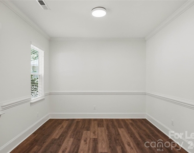 20264 Harroway Drive - Photo Thumbnail 8