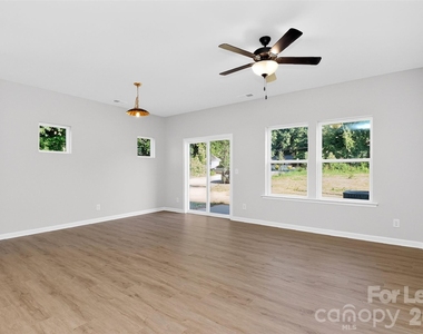 333 N Hoskins Road - Photo Thumbnail 16