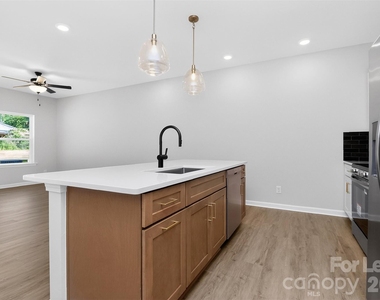 333 N Hoskins Road - Photo Thumbnail 8