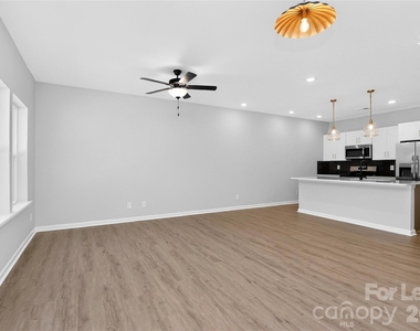 333 N Hoskins Road - Photo Thumbnail 7