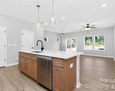 333 N Hoskins Road - Photo Thumbnail 10