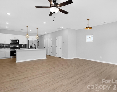 333 N Hoskins Road - Photo Thumbnail 11