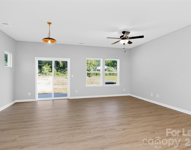 333 N Hoskins Road - Photo Thumbnail 24