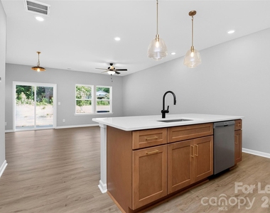 333 N Hoskins Road - Photo Thumbnail 5