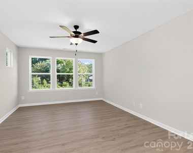 333 N Hoskins Road - Photo Thumbnail 9