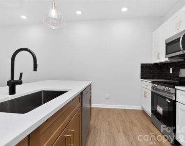 333 N Hoskins Road - Photo Thumbnail 6