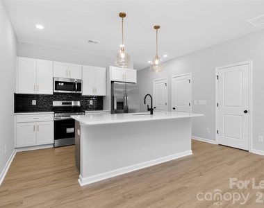 333 N Hoskins Road - Photo Thumbnail 12