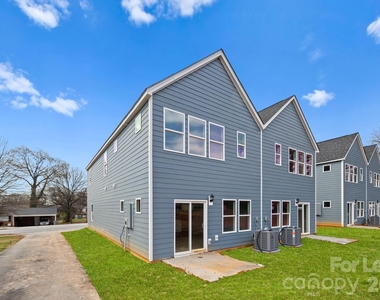 333 N Hoskins Road - Photo Thumbnail 1