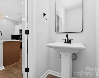 333 N Hoskins Road - Photo Thumbnail 15