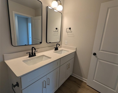 337 N Hoskins Road - Photo Thumbnail 28