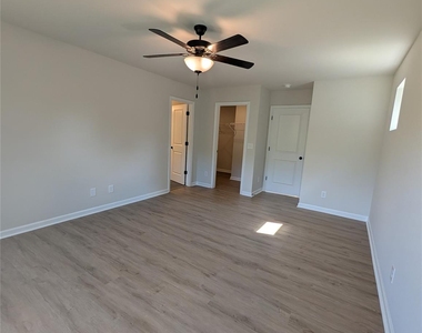 337 N Hoskins Road - Photo Thumbnail 23