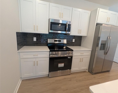 337 N Hoskins Road - Photo Thumbnail 21