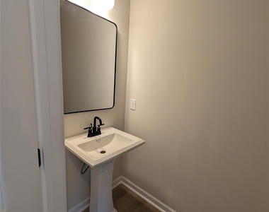 337 N Hoskins Road - Photo Thumbnail 19