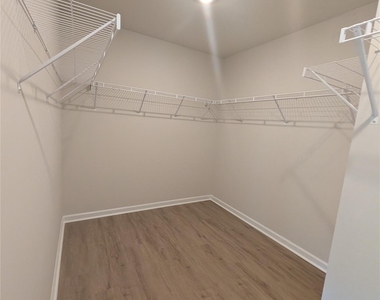 337 N Hoskins Road - Photo Thumbnail 25