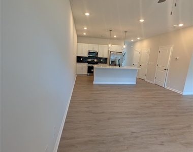 337 N Hoskins Road - Photo Thumbnail 20