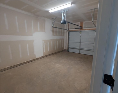 337 N Hoskins Road - Photo Thumbnail 18