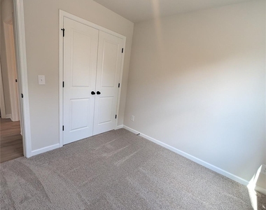 337 N Hoskins Road - Photo Thumbnail 26