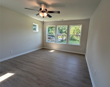 337 N Hoskins Road - Photo Thumbnail 24