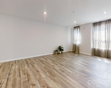 4310 Reed Creek Drive - Photo Thumbnail 7