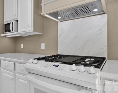 113 Forest Lane - Photo Thumbnail 8