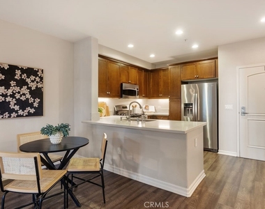 629 Traction Avenue - Photo Thumbnail 7