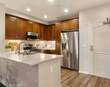 629 Traction Avenue - Photo Thumbnail 8