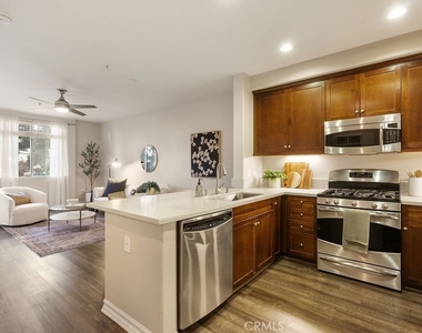 629 Traction Avenue - Photo Thumbnail 2