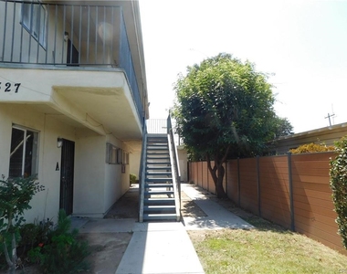 327 S Kroeger Street - Photo Thumbnail 11