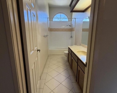 650 Lions Gate Drive - Photo Thumbnail 16
