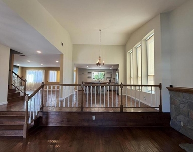 650 Lions Gate Drive - Photo Thumbnail 3