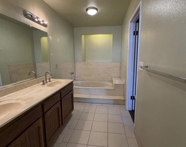 650 Lions Gate Drive - Photo Thumbnail 25