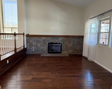 650 Lions Gate Drive - Photo Thumbnail 4