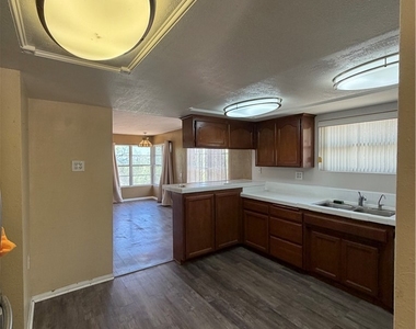 35600 Mitchell - Photo Thumbnail 23