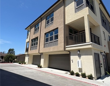 315 Honeysuckle Way - Photo Thumbnail 18