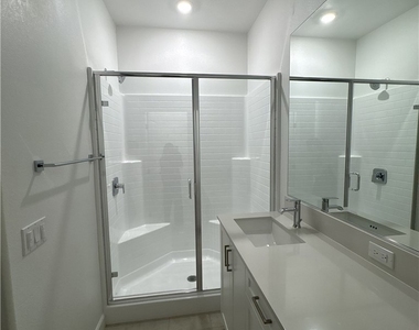 315 Honeysuckle Way - Photo Thumbnail 10